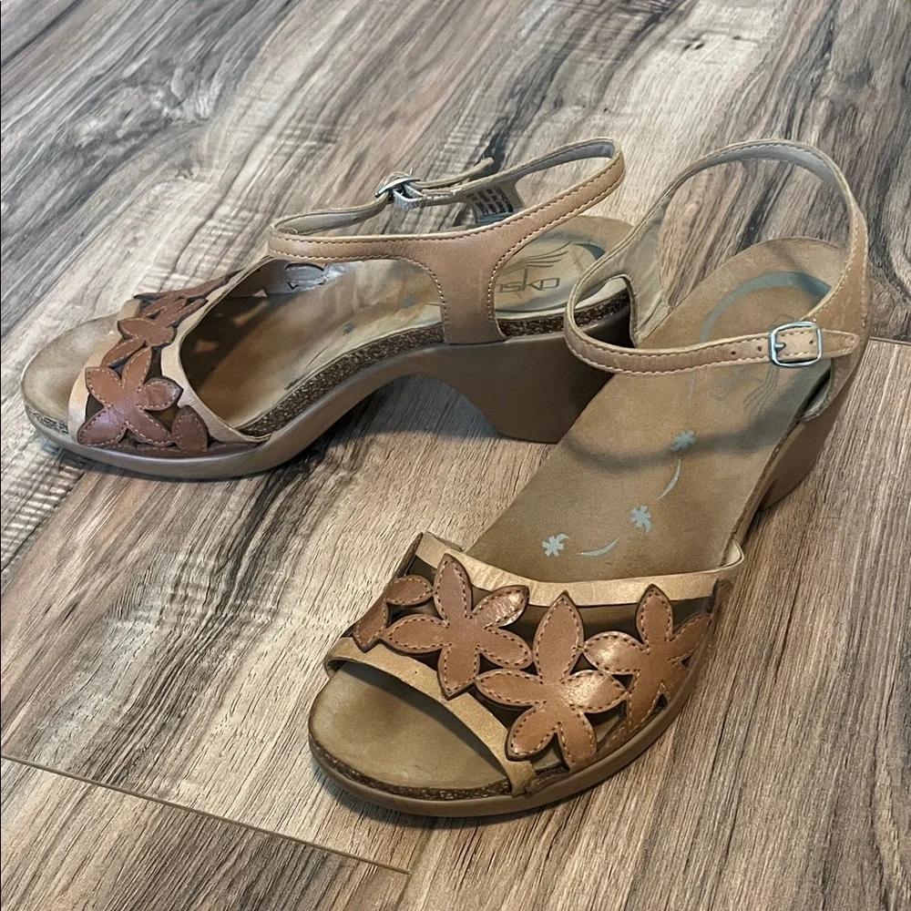 Dansko leather Coquette floral cutout sandals (WS 1) - Picture 7 of 7